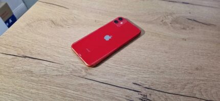 iPhone 11 64GB, roșu